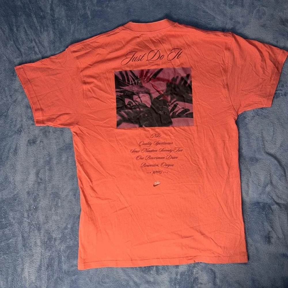 Nike red & orange t-shirt men size M